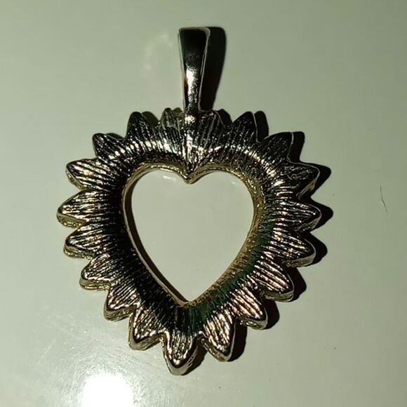 Gold heart with diamonds pendant for necklace - Picture 2 of 5
